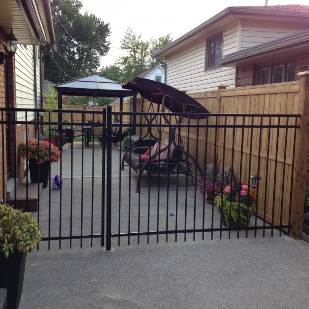 Fences Windsor Fence Contractors Privacy Fences Windsor Ontario