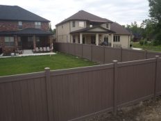 vinyl-fence-2 vinyl fence contractor Windsor Ontario