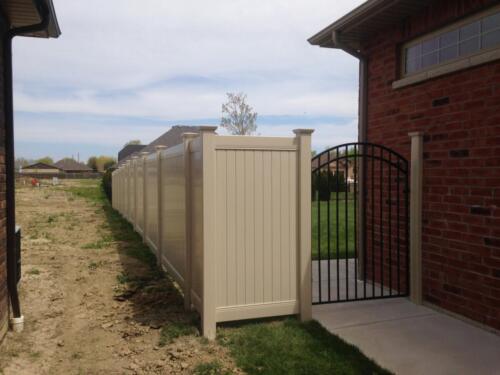 Almond vinyl fence with arched metal gate