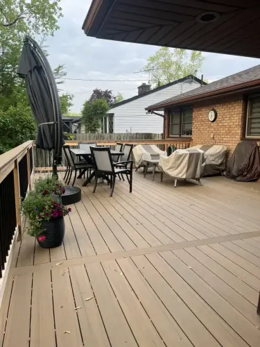 Low maintenance deck with cedar railings