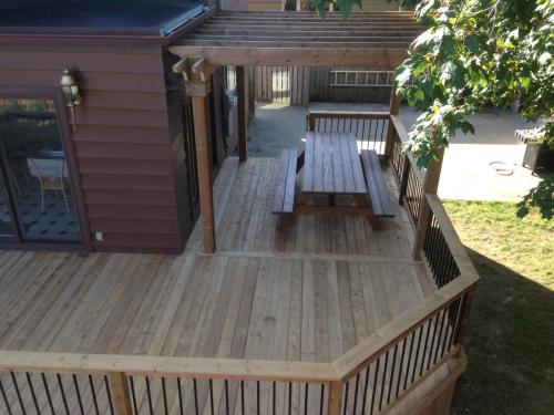 wood deck pergola