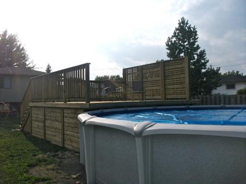 Privacy screen pool deck